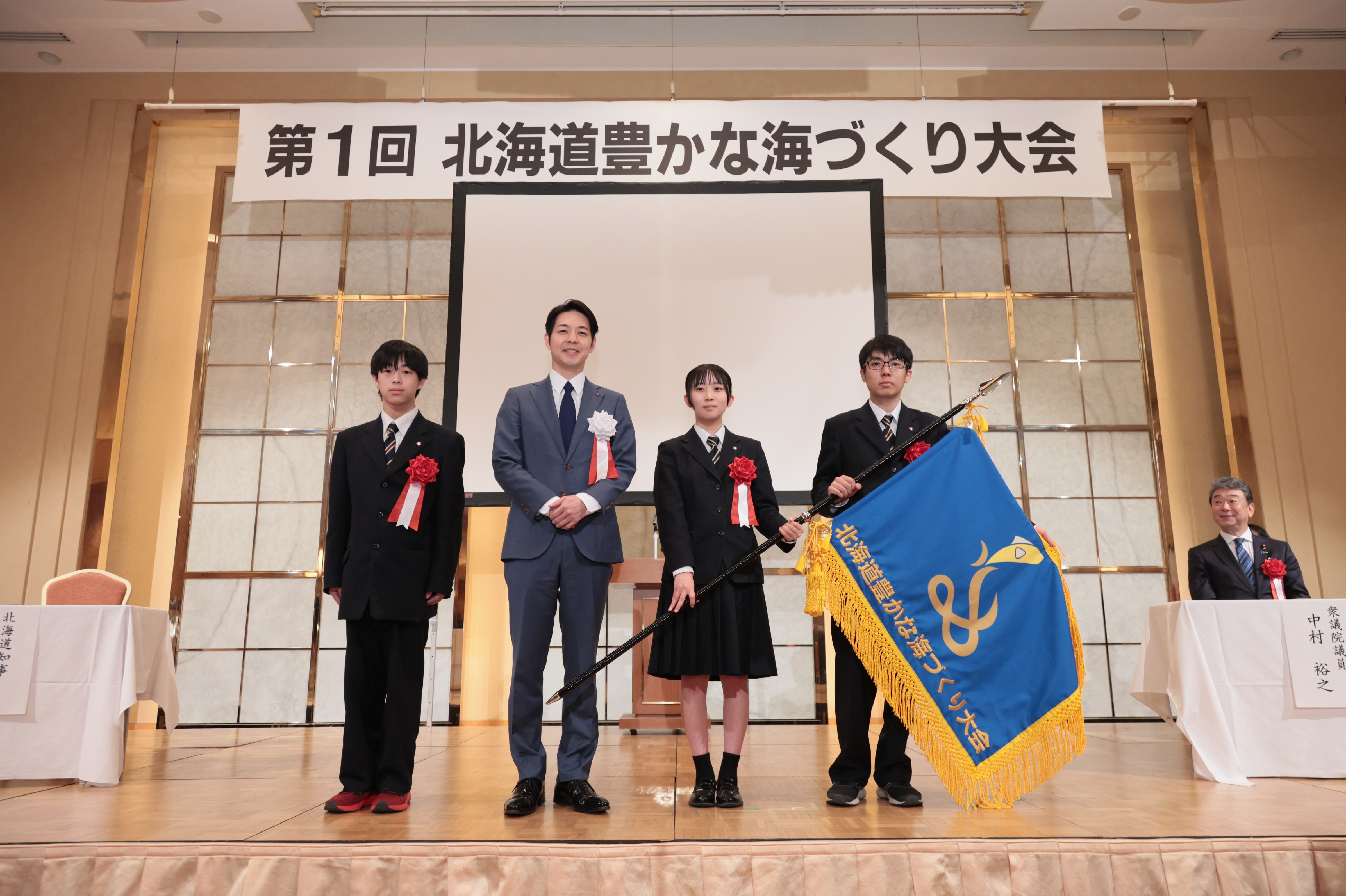 大会旗受け渡し.jpg