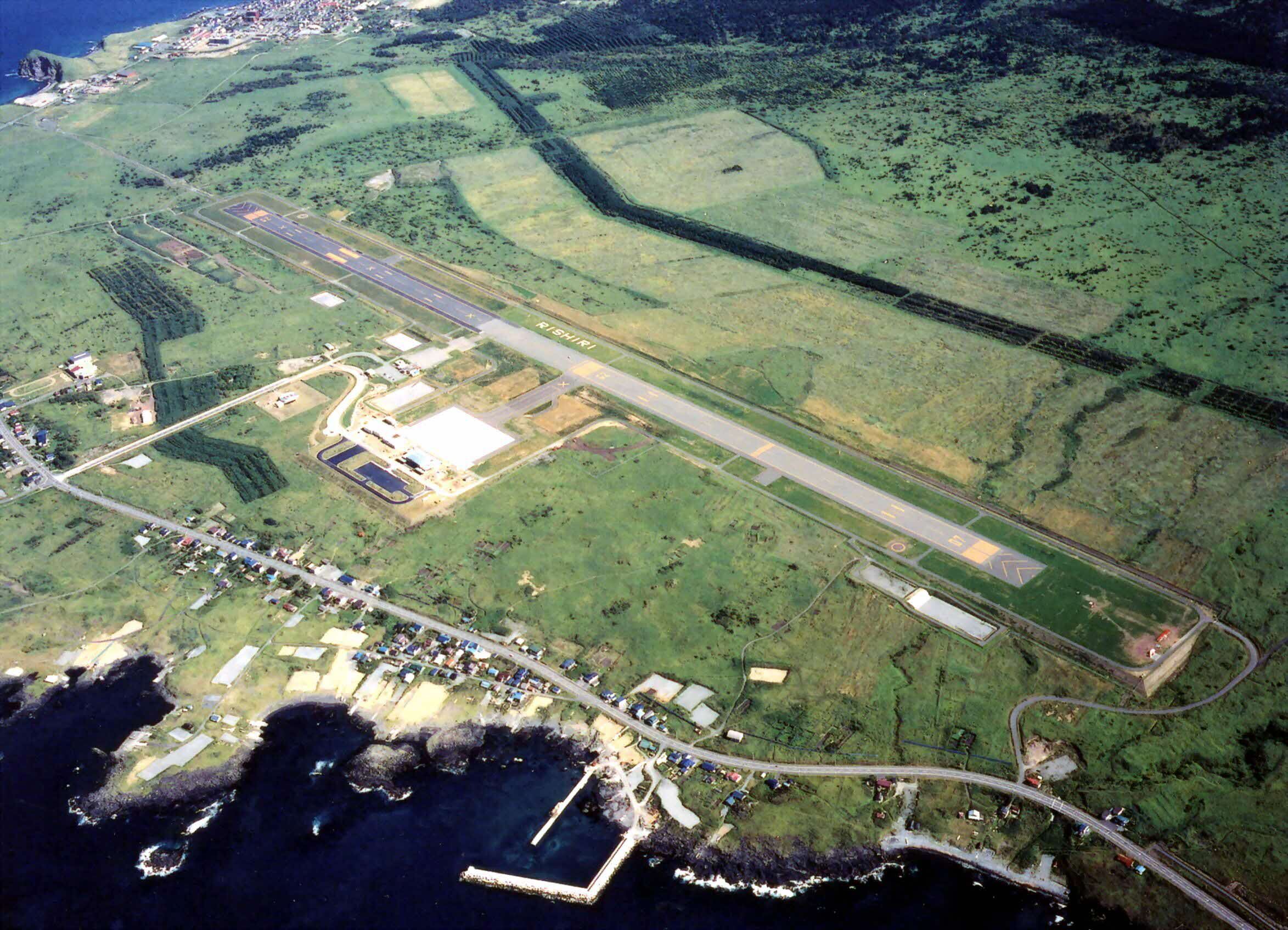 空から見た利尻空港