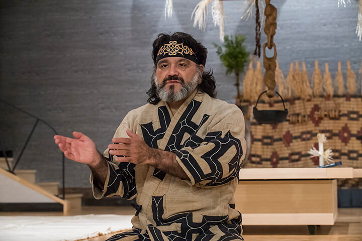 秋辺 デボ さんインタビューの様子(2)
