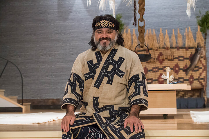秋辺 デボ さんインタビューの様子(3)